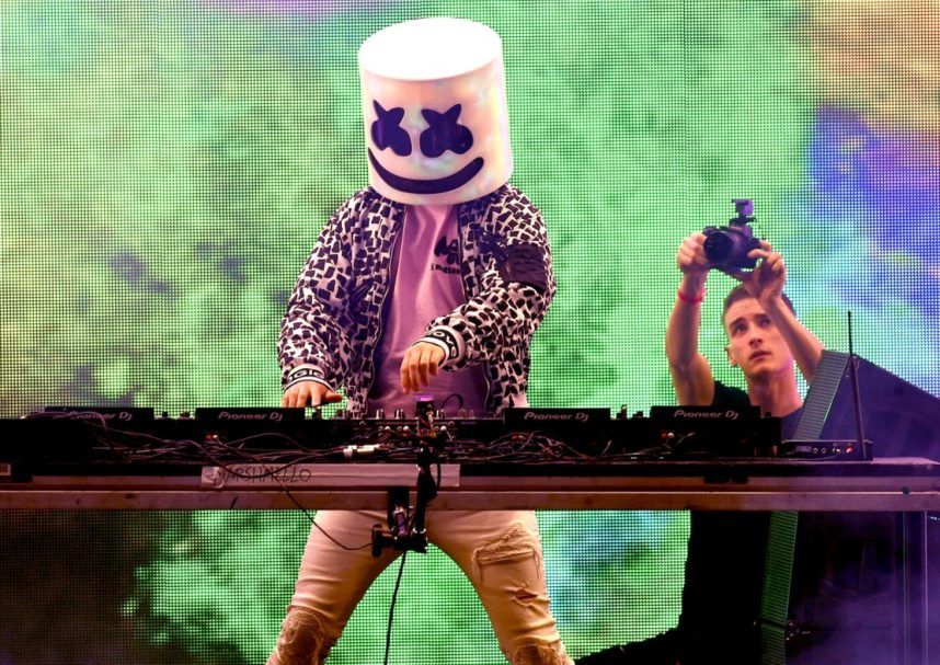 VEGAS MUSIC ROUNDUP: Free Marshmello Show, F1 Concerts, Enrique/ Pitbull/Ricky, No Clarkson Tour